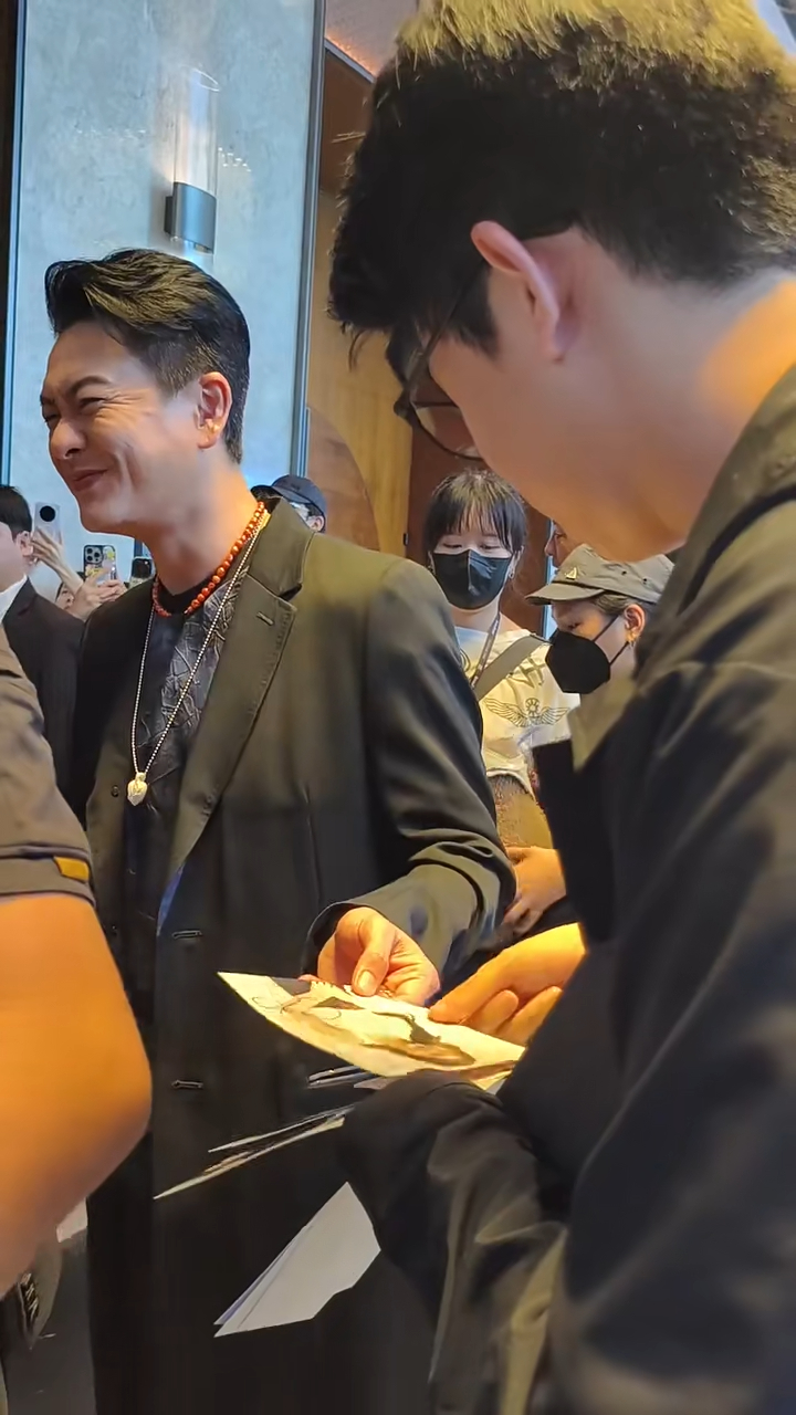 黄宗泽的鱼尾纹长到去魂精。